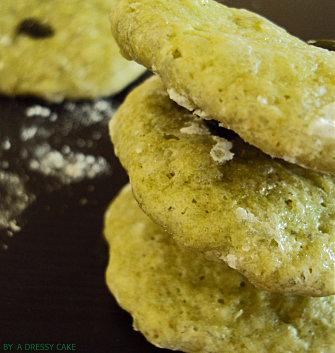 Petits Fours Verts A La Spiruline Et Aux Noix