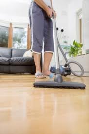 faire le ménage, passer l'aspirateur